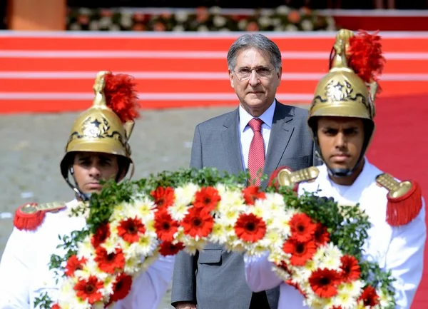 Pimentel colocou a coroa de flores junto do monumento ao mártir da Inconfidência