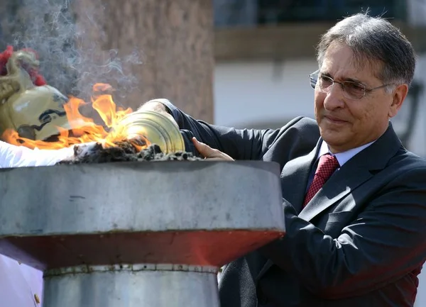 Fernando Pimentel acende a pira da Liberdade