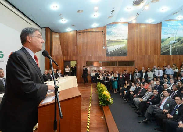 Pimentel destacou a importância da empresa para todos os mineiros e seu papel para o desenvolvimento
