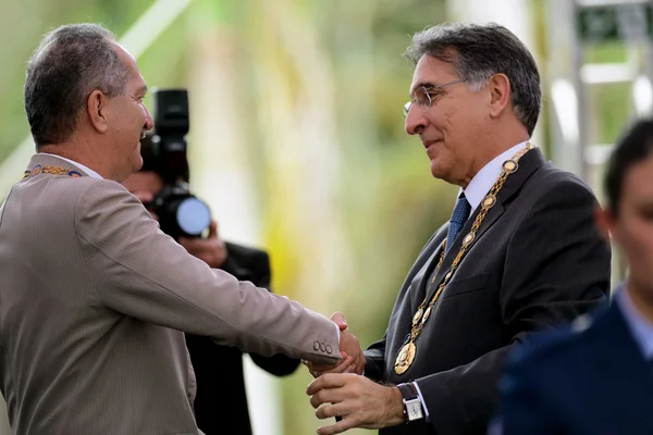 O orador oficial, ministro da Defesa, Aldo Rebelo, recebeu do governador Pimentel o Grande Colar