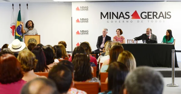 Secretaria de Educação entrega veículos novos às superintendências de ensino