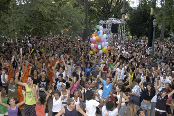 Jovens do Valores de Minas surpreendem na inauguração