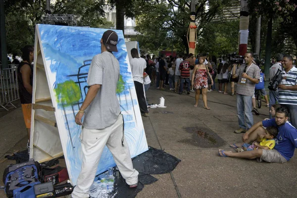 Grafiteiro expõe sua visão do Palácio da Liberdade