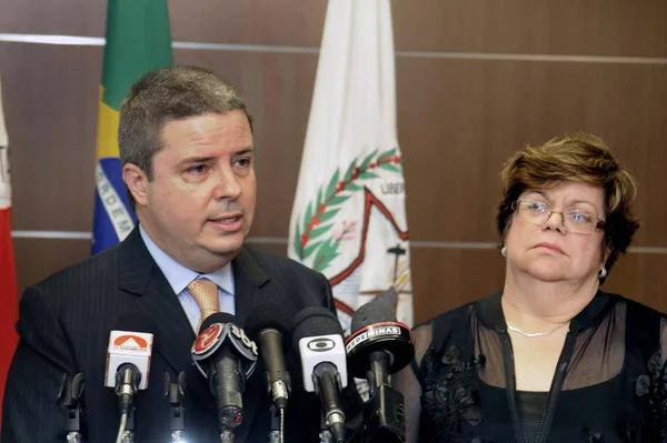 Governador Antonio Anastasia e a secretária Ana Lúcia Gazzola