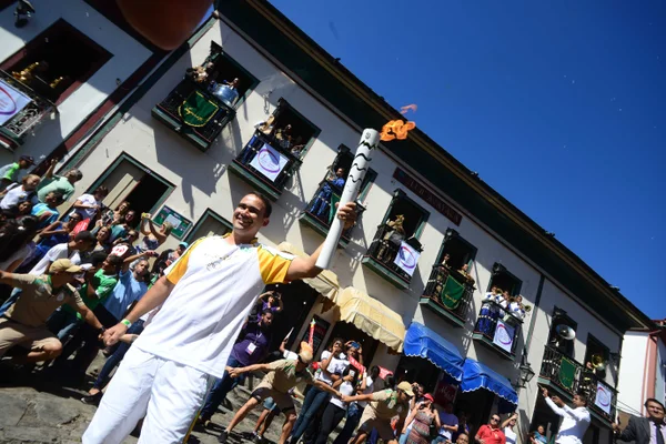 Vesperata celebra a passagem da tocha olímpica pela cidade de Diamantina