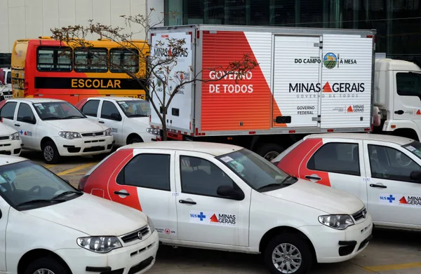 Fernando Pimentel entrega 357 veículos para ações de Educação, Saúde e Desenvolvimento Agrário