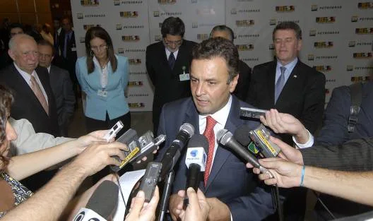 Governador Aécio Neves concedeu entrevista no Rio de Janeiro