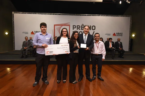 Pimentel entrega 1º Prêmio Inova Minas Gerais