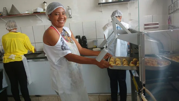 Curso de Auxiliar de Confeitaria, em Sabará, teve formatura neste mês de dezembro