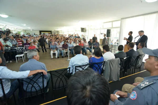 Fernando Pimentel libera R$ 26 milhões para combate à febre amarela nas regiões afetadas em Minas Gerais