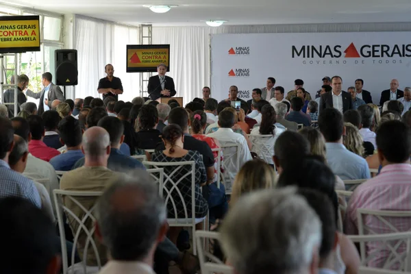 Fernando Pimentel libera R$ 26 milhões para combate à febre amarela nas regiões afetadas em Minas Gerais