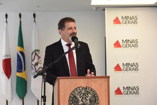 Governador lança programa de apoio a municípios mineradores de Minas Gerais