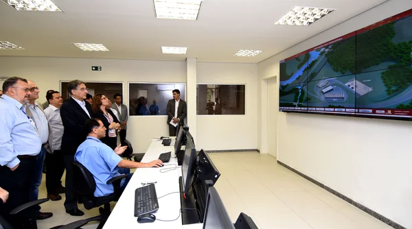 Governador vistoria reservatório da Copasa na RMBH