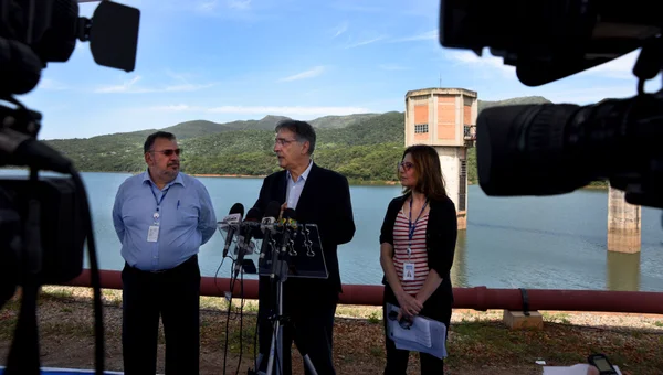 Governador vistoria reservatório da Copasa na RMBH