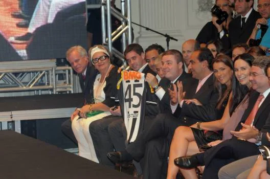 Vice-governador Antonio Anastasia recebeu uma camisa do Atlético