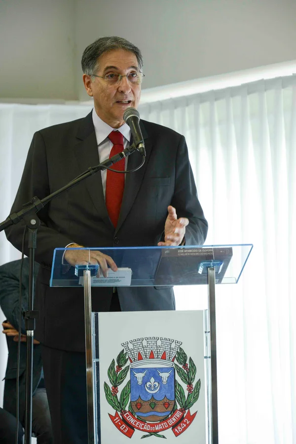 Fernando Pimentel recebe título de Cidadão Honorário de Conceição do Mato Dentro