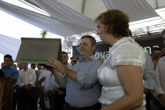O vice-governador Antonio Anastasia recebe homenagem em Nova Serrana