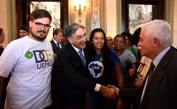 Fernando Pimentel propõe regulamentação de assistência estudantil na Uemg e na Unimontes