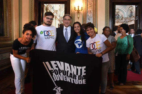 Fernando Pimentel propõe regulamentação de assistência estudantil na Uemg e na Unimontes