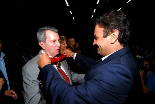 Diretor Daniel Filho recebeu Comenda Chico Xavier do governador Aécio Neves