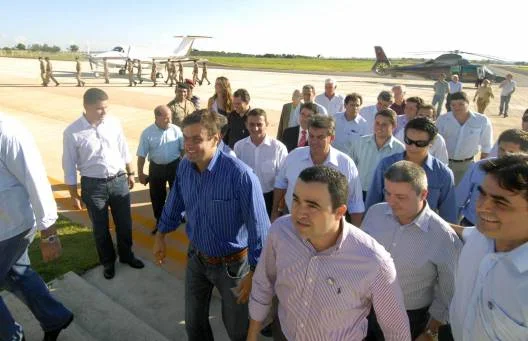 Governador e vice-governador na chegada a Divinópolis
