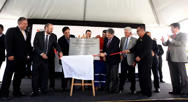 Fernando Pimentel entrega obra da Rodovia dos Cristais, entre Curvelo e Cordisburgo