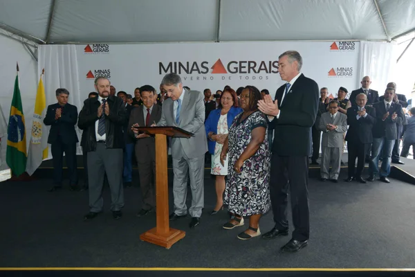 Governador assina despacho governamental para início das obras na Escola Estadual Paula Rocha
