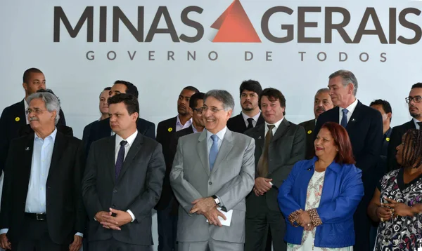 Governador assina despacho governamental para início das obras na Escola Estadual Paula Rocha