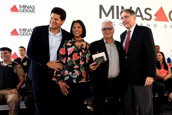 Governador visita novas instalações de escola em Teófilo Otoni