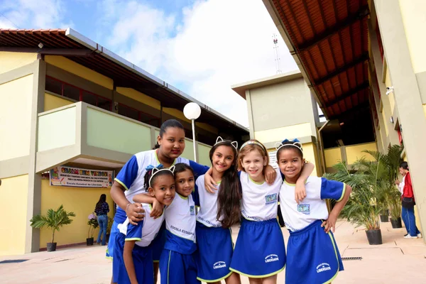 Governador visita novas instalações de escola em Teófilo Otoni