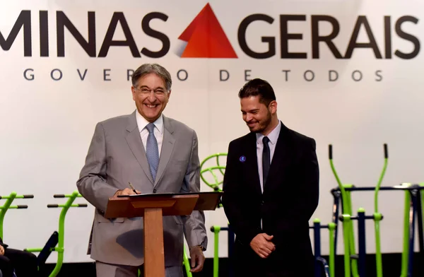 Pimentel entrega academias ao ar livre e defende que usinas da Cemig continuem com o Estado