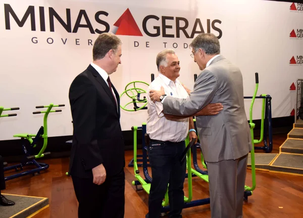 Pimentel entrega academias ao ar livre e defende que usinas da Cemig continuem com o Estado