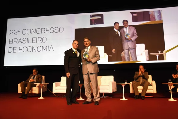 Fernando Pimentel participa de Congresso Brasileiro de Economia em Belo Horizonte