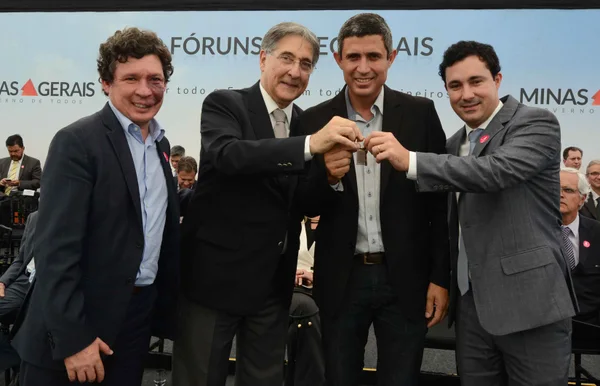 Governador entrega 131 veículos para a saúde e anuncia obras na BR-491 durante o Fórum Regional de Governo no Território Sul