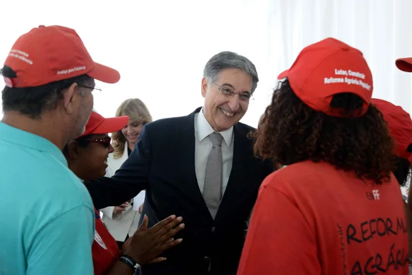 Governador entrega 131 veículos para a saúde e anuncia obras na BR-491 durante o Fórum Regional de Governo no Território Sul