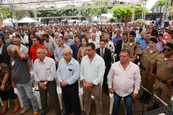 Governador entrega 131 veículos para a saúde e anuncia obras na BR-491 durante o Fórum Regional de Governo no Território Sul
