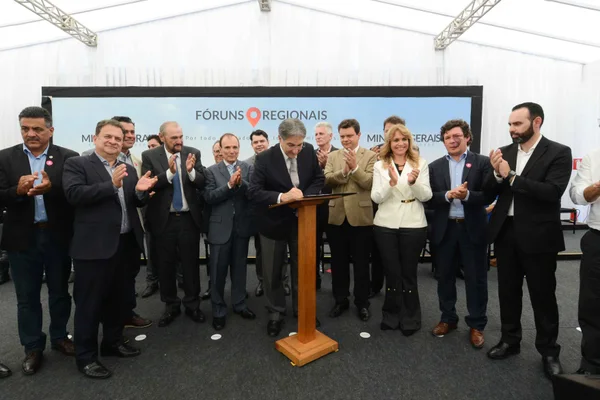 Governador entrega 131 veículos para a saúde e anuncia obras na BR-491 durante o Fórum Regional de Governo no Território Sul