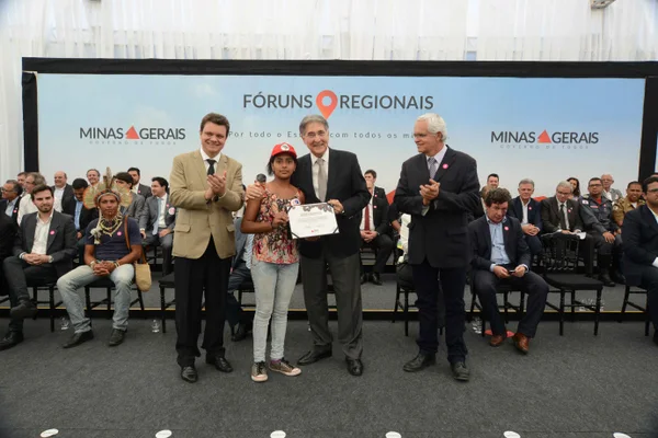 Governador entrega 131 veículos para a saúde e anuncia obras na BR-491 durante o Fórum Regional de Governo no Território Sul