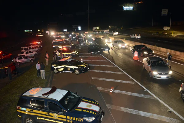 ​Blitze especiais da Lei Seca fazem cerco às rodovias de BH e região