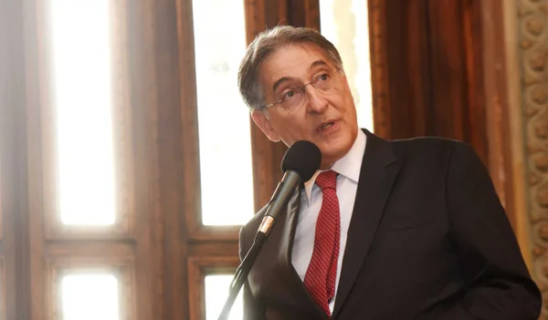 Fernando Pimentel assina termo de cooperação técnica com o Sebrae