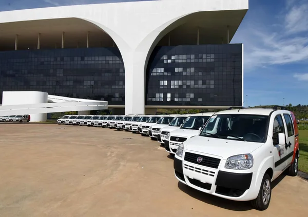 Governador contempla 223 municípios com entregas de veículos para a saúde