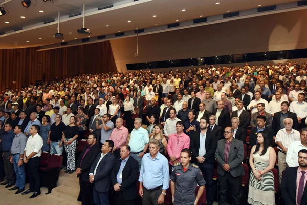 Governador contempla 223 municípios com entregas de veículos para a saúde