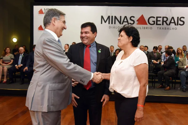 Governador contempla 223 municípios com entregas de veículos para a saúde
