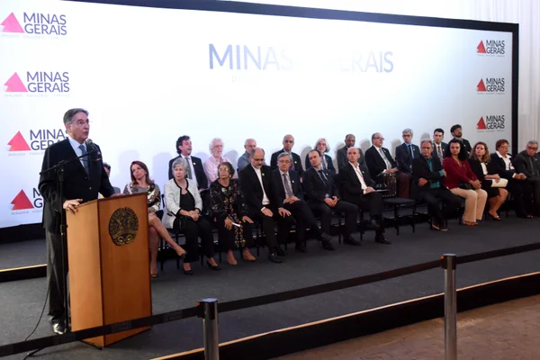 Fernando Pimentel recebe relatório final da Comissão da Verdade em Minas Gerais
