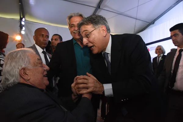 Fernando Pimentel recebe relatório final da Comissão da Verdade em Minas Gerais