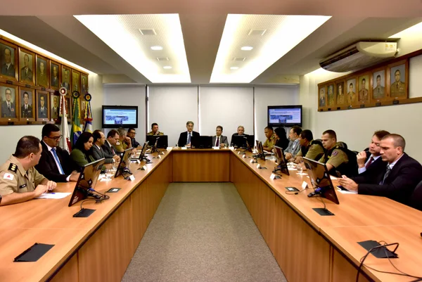 Fernando Pimentel coordena reunião sobre o Plano de Operação do Carnaval 2018
