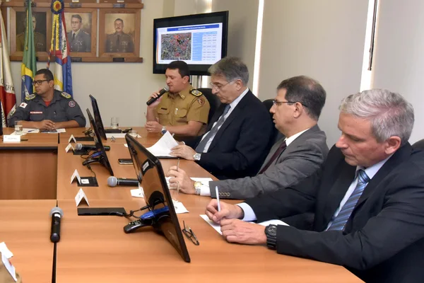 Fernando Pimentel coordena reunião sobre o Plano de Operação do Carnaval 2018