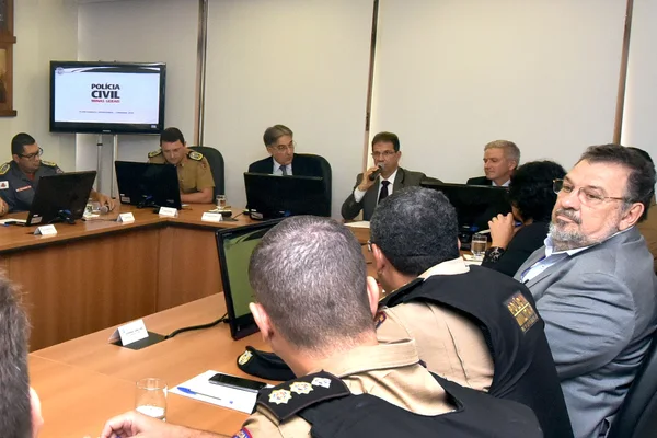 Fernando Pimentel coordena reunião sobre o Plano de Operação do Carnaval 2018