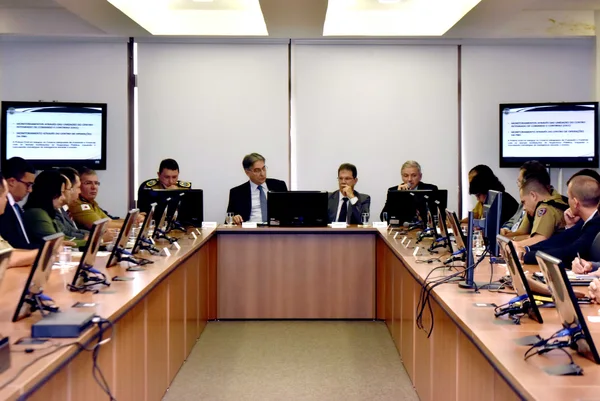 Fernando Pimentel coordena reunião sobre o Plano de Operação do Carnaval 2018