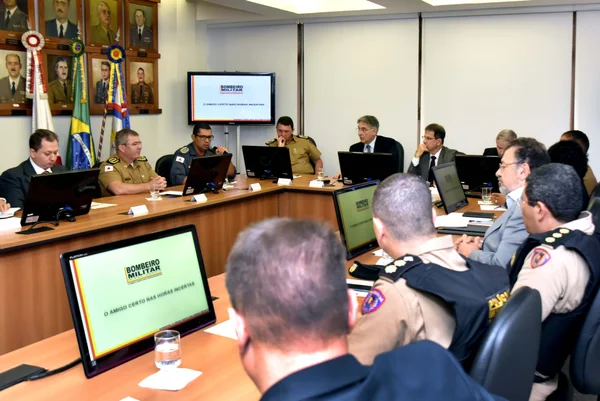 Fernando Pimentel coordena reunião sobre o Plano de Operação do Carnaval 2018